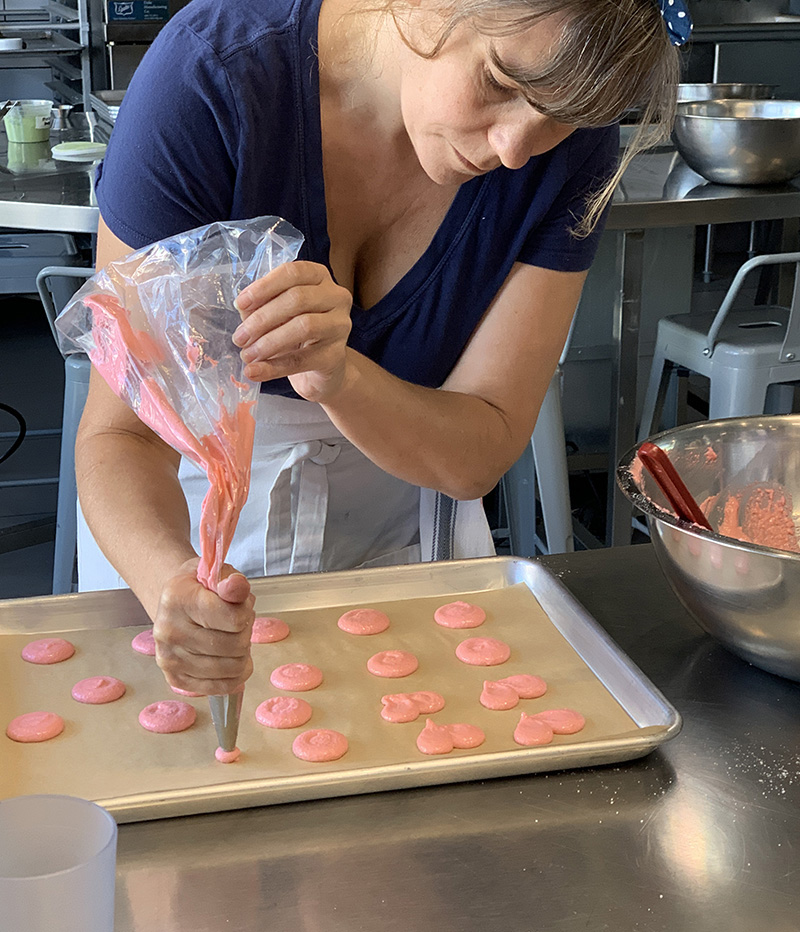 #gallivers_travels @galliverstravels
#cookingclass #frenchmacrons #gourmandise #bakingisfun #culinarybackyardadventures