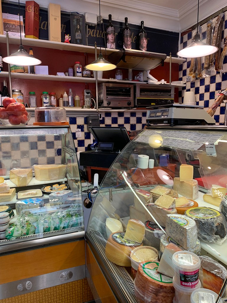 #gallivers_travels #devourtours #becurious #madrid #huertas #foodtours #foodies