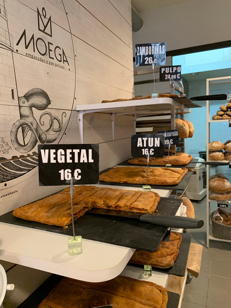 #gallivers_travels #devourtours #becurious #madrid #huertas #foodtours #foodies #moega