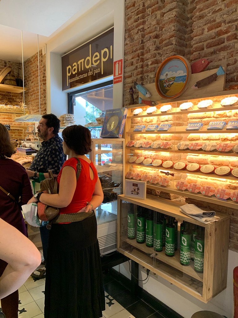 #gallivers_travels #devourtours #becurious #madrid #huertas #foodtours #foodies