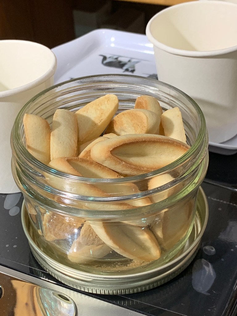 #gallivers_tours #avignongourmet #foodie #avignon #france #eatlocal #coffee #coffeeroasters #cookies